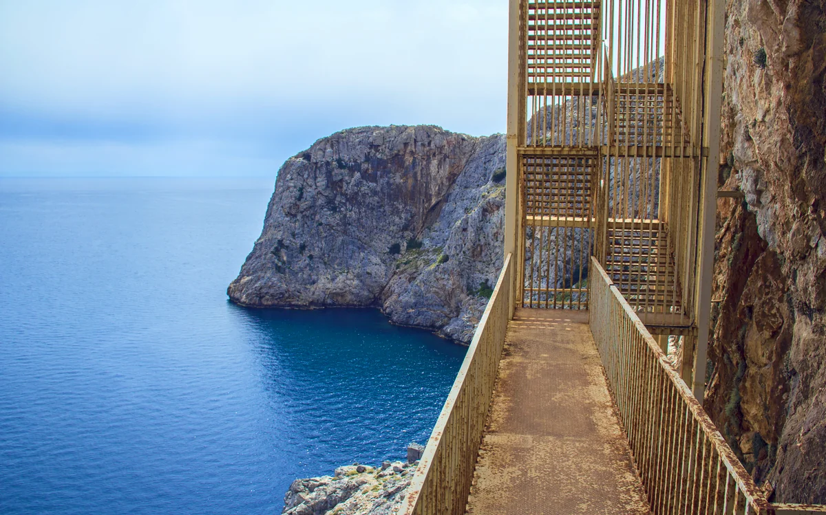 Aynalıgöl (Gilindire) Mağarası Giriş Kapısı