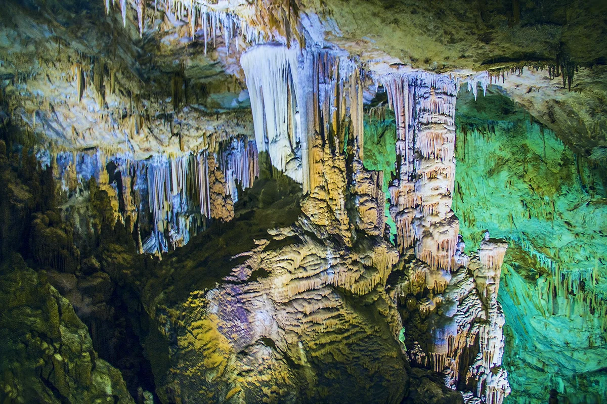 Aynalıgöl (Gilindire) Mağarası