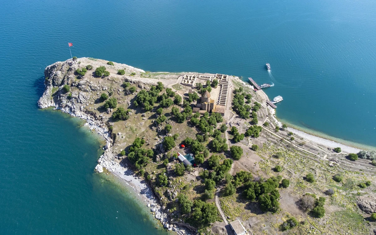 Akdamar Adası ve kilise
