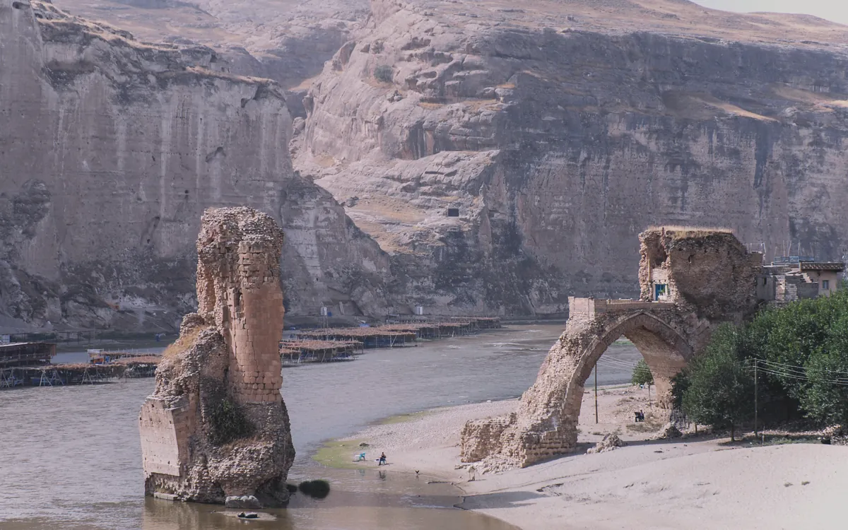 Hasankeyf gezi rehberi için tarihi alan ve çevre görünümü 2