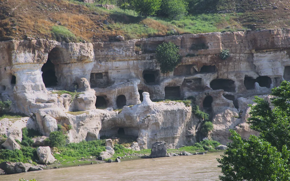 Hasankeyf gezi rehberi için tarihi alan ve çevre görünümü 4